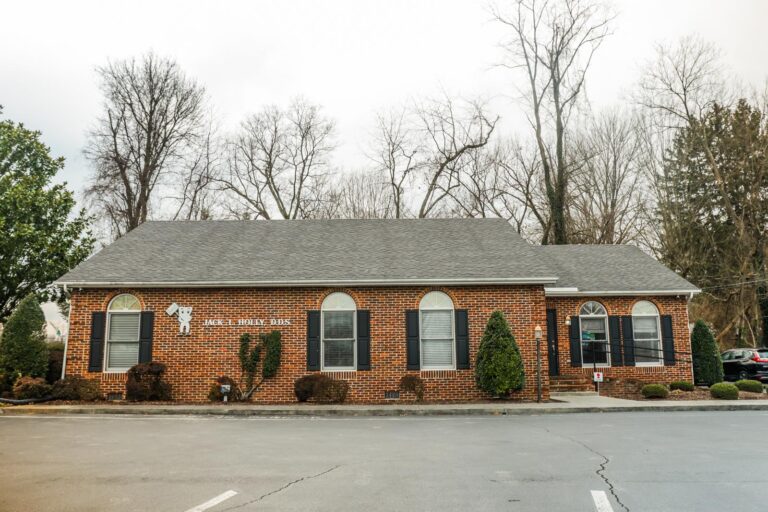 building exterior of Jack Holly DDS in Elizabethton, TN